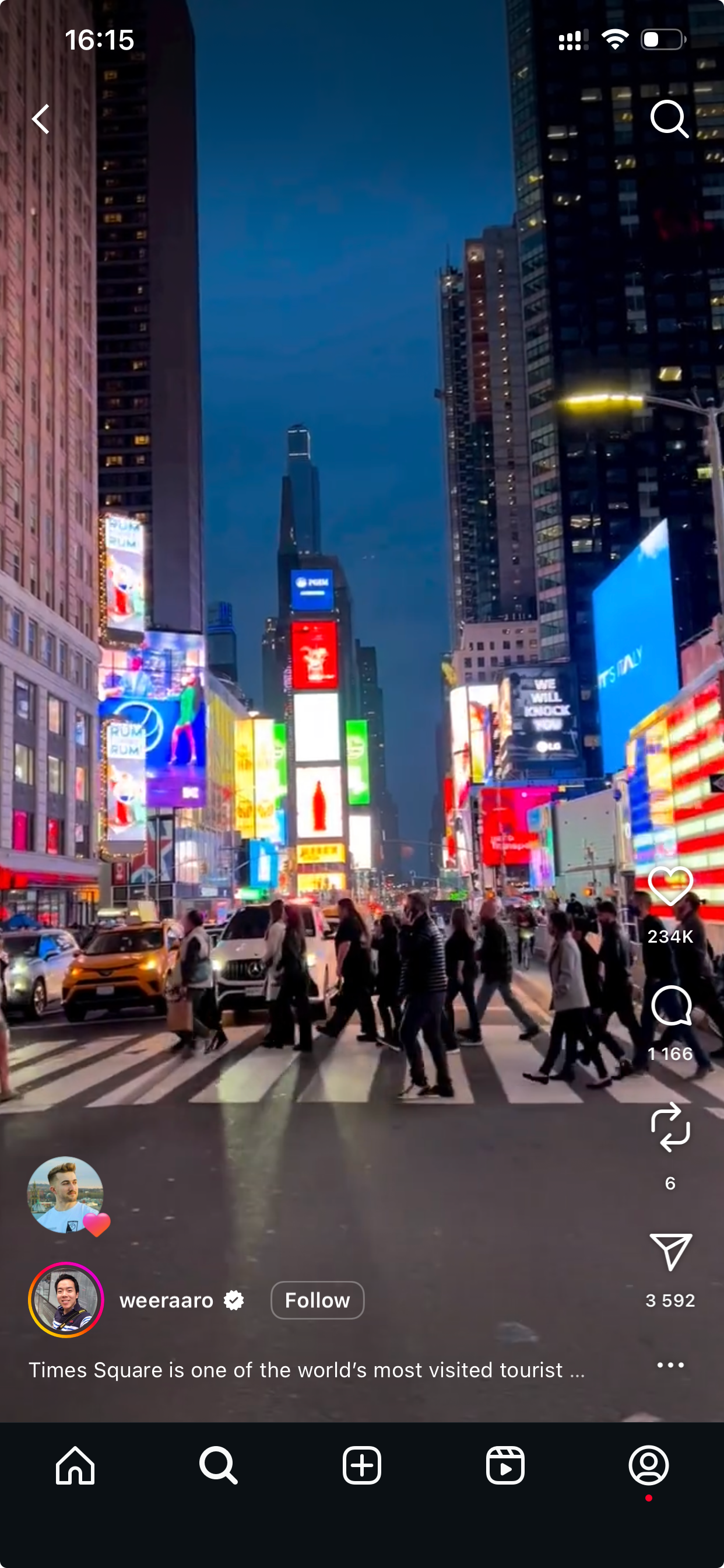 Outdoors iluminados na Times Square mostrando o conceito de fotos em destaque